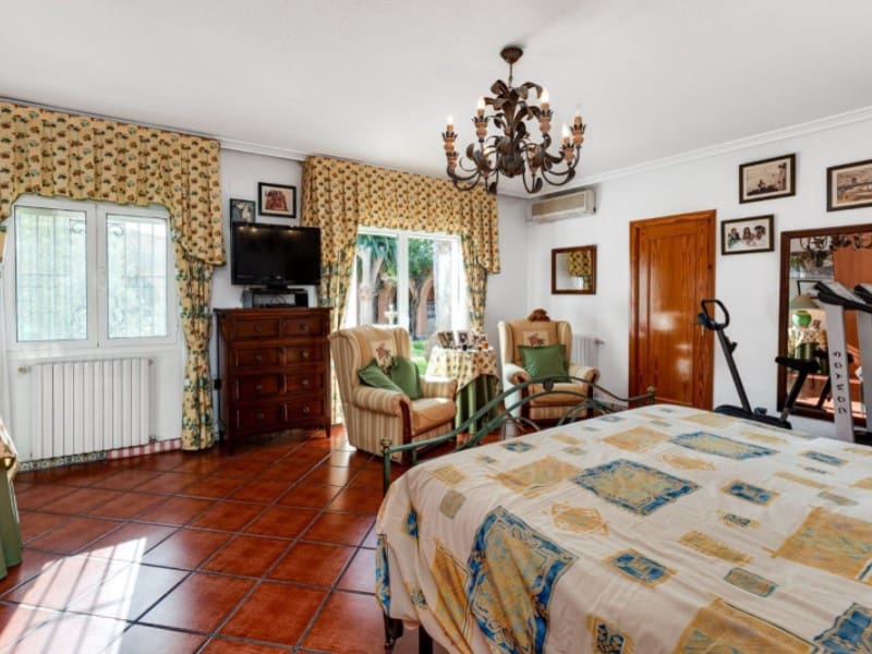 5 Zimmer Villa zu verkaufen in Torrevieja mit Pool - 850.000 € (Ref: 8434568)