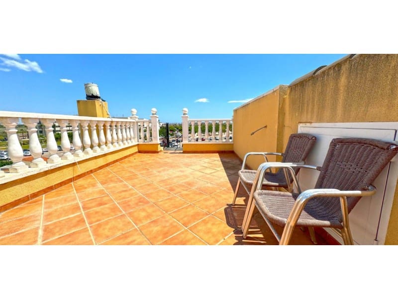 Chalet de 6 habitaciones en Torrevieja en venta con piscina - 610.000 € (Ref: 8434606)