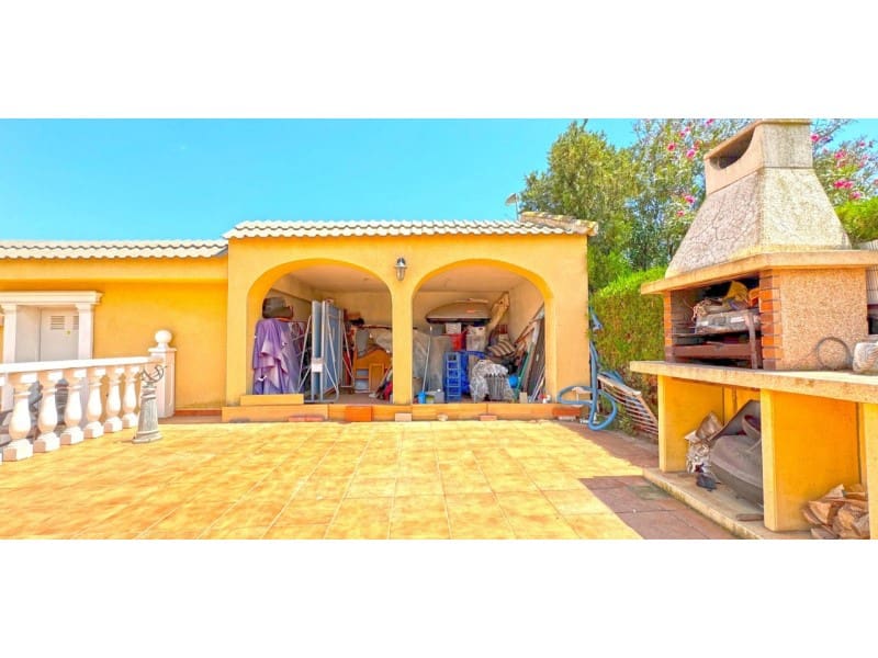 Chalet de 6 habitaciones en Torrevieja en venta con piscina - 610.000 € (Ref: 8434606)
