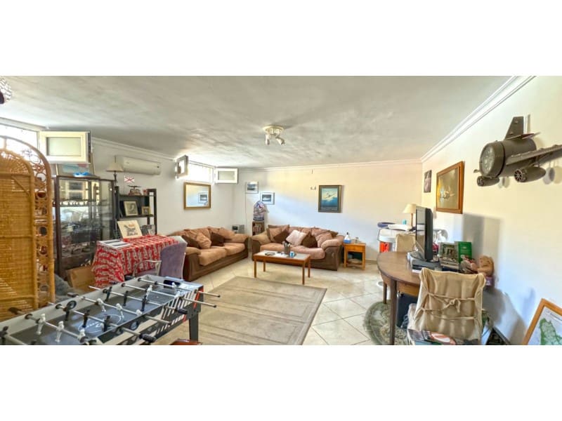 Chalet de 6 habitaciones en Torrevieja en venta con piscina - 610.000 € (Ref: 8434606)
