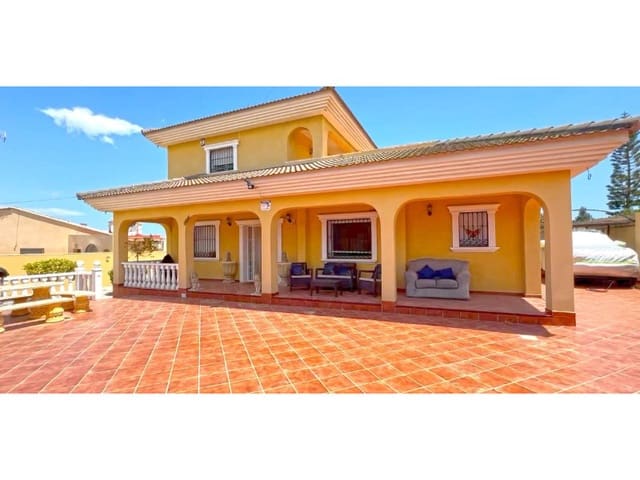 Chalet de 6 habitaciones en Los Balcones - Los Altos, Torrevieja en venta con piscina - 595.000 € (Ref: 8434606)
