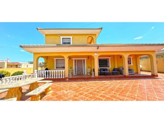 Chalet de 6 habitaciones en Los Balcones - Los Altos, Torrevieja en venta con piscina - 595.000 € (Ref: 8434606)