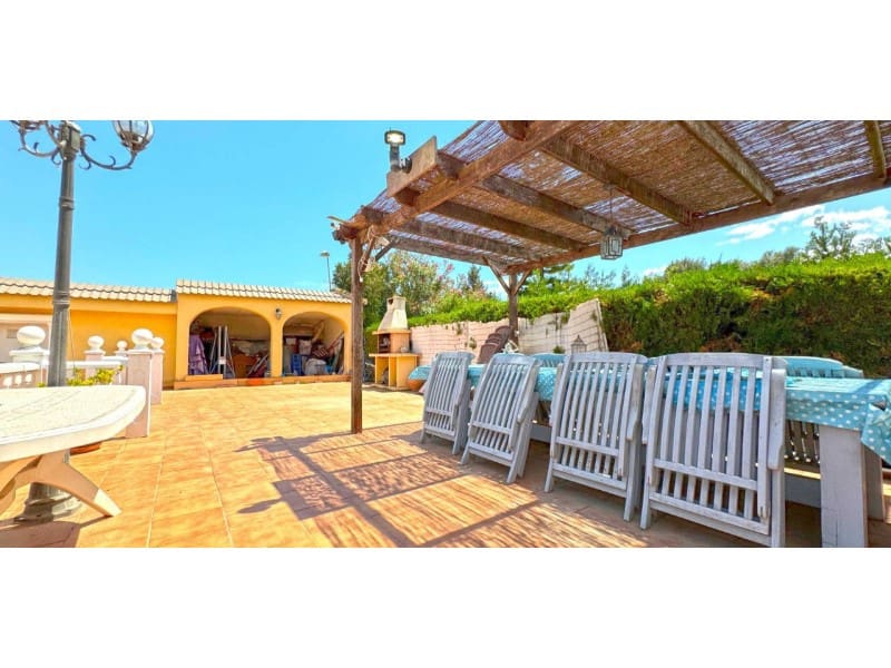 Chalet de 6 habitaciones en Torrevieja en venta con piscina - 610.000 € (Ref: 8434606)