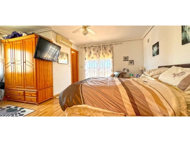 Chalet de 6 habitaciones en Los Balcones - Los Altos, Torrevieja en venta con piscina - 595.000 € (Ref: 8434606)