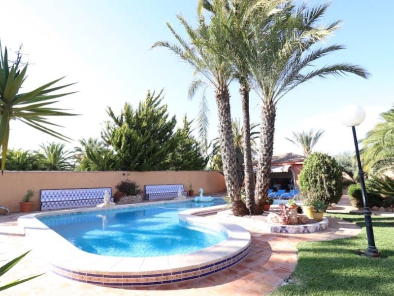 5 Zimmer Villa zu verkaufen in Torrevieja mit Garage - 850.000 € (Ref: 8440747)