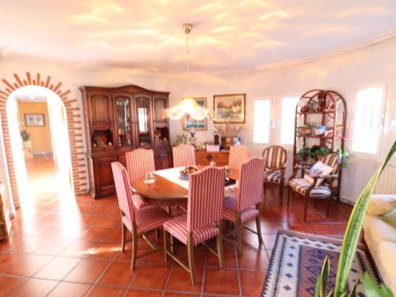 5 Zimmer Villa zu verkaufen in Torrevieja mit Garage - 850.000 € (Ref: 8440747)