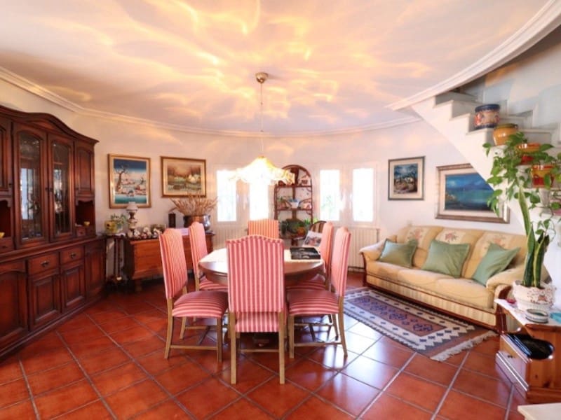 5 Zimmer Villa zu verkaufen in Torrevieja mit Garage - 850.000 € (Ref: 8440747)