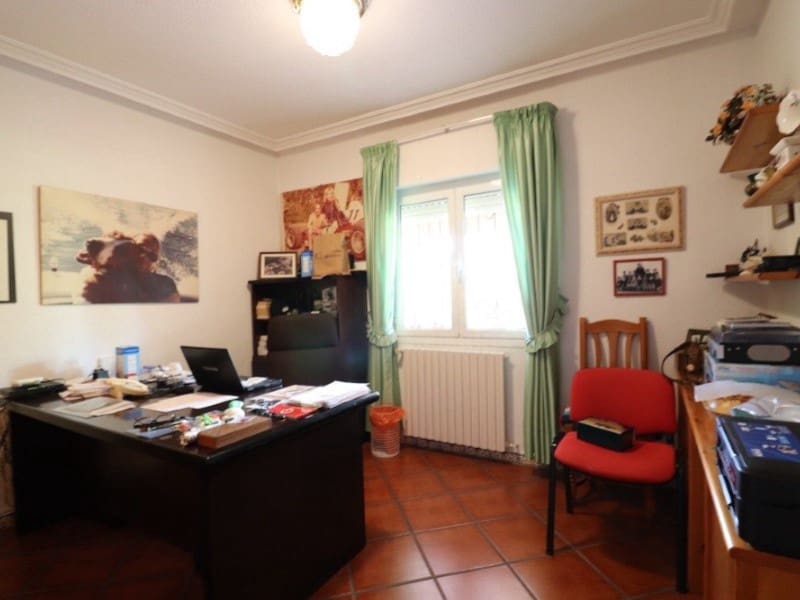 5 Zimmer Villa zu verkaufen in Torrevieja mit Garage - 850.000 € (Ref: 8440747)