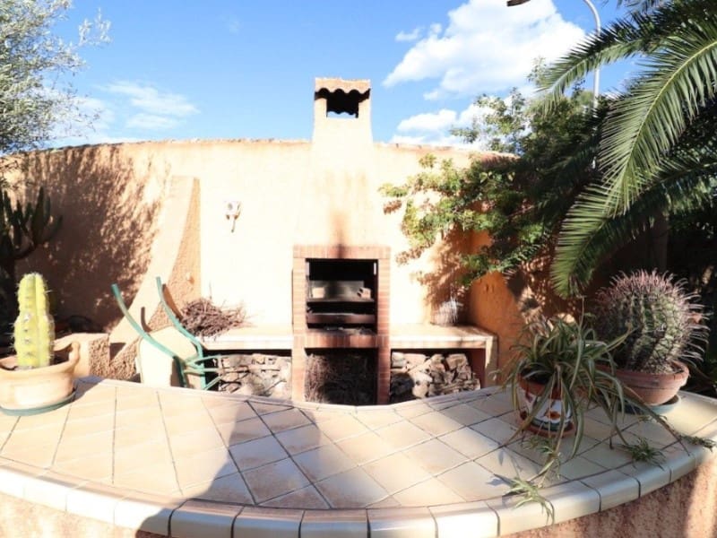 5 Zimmer Villa zu verkaufen in Torrevieja mit Garage - 850.000 € (Ref: 8440747)