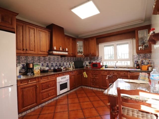 Chalet de 5 habitaciones en Centro, Torrevieja en venta con garaje - 850.000 € (Ref: 8440747)