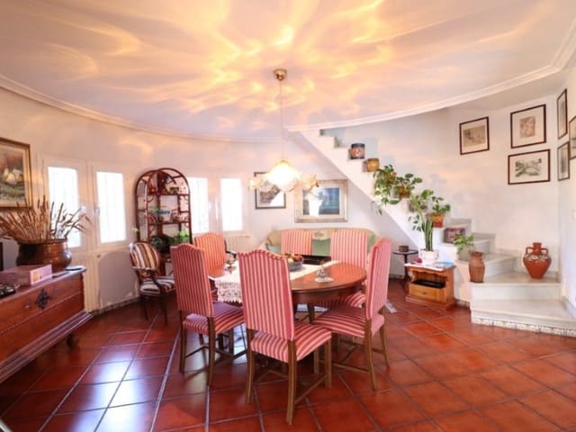 Chalet de 5 habitaciones en Centro, Torrevieja en venta con garaje - 850.000 € (Ref: 8440747)