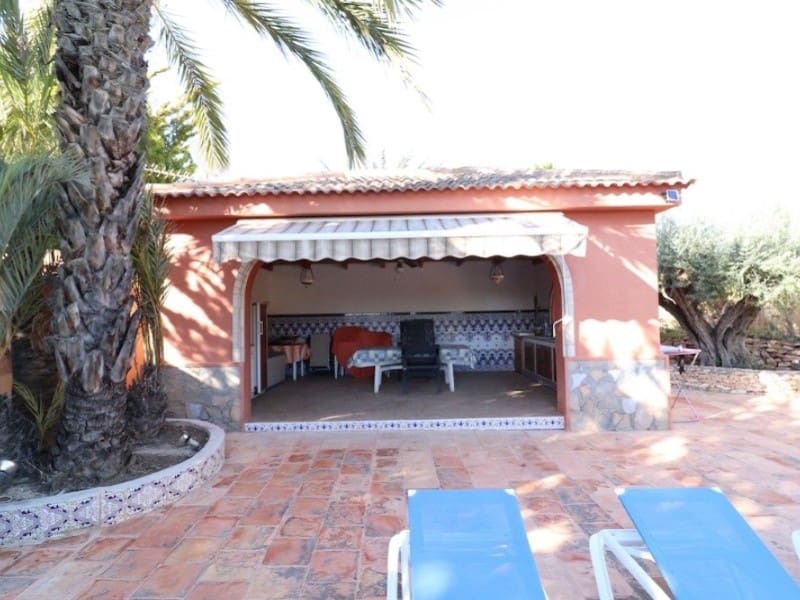 5 Zimmer Villa zu verkaufen in Torrevieja mit Garage - 850.000 € (Ref: 8440747)