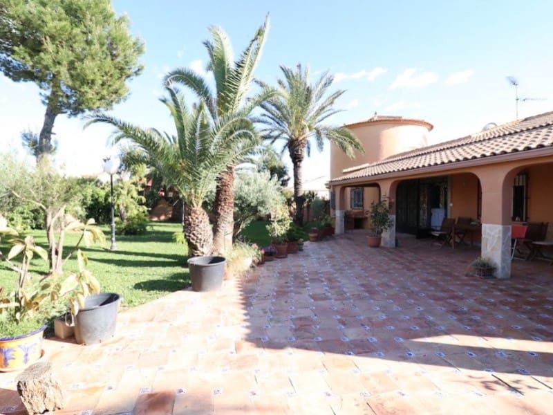 5 Zimmer Villa zu verkaufen in Torrevieja mit Garage - 850.000 € (Ref: 8440747)