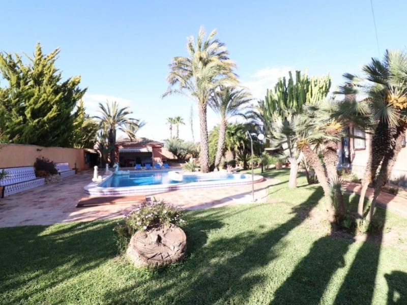 5 Zimmer Villa zu verkaufen in Torrevieja mit Garage - 850.000 € (Ref: 8440747)