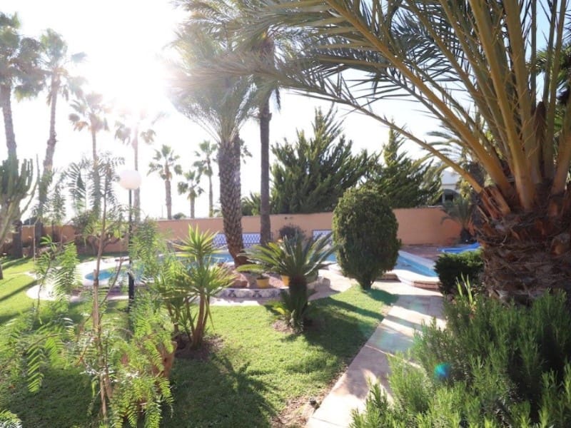 5 Zimmer Villa zu verkaufen in Torrevieja mit Garage - 850.000 € (Ref: 8440747)
