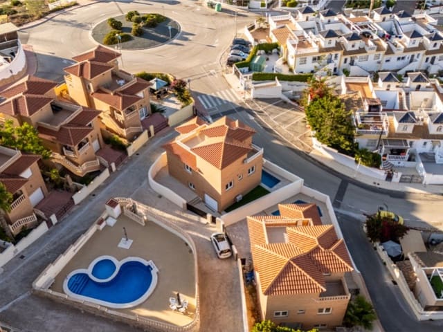 4 Zimmer Villa zu verkaufen in Ciudad Quesada, Rojales mit Pool - 549.000 € (Ref: 8549219)