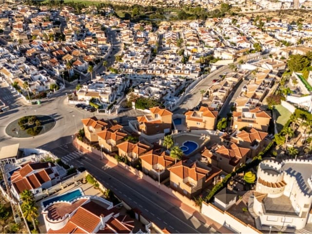 4 Zimmer Villa zu verkaufen in Ciudad Quesada, Rojales mit Pool - 549.000 € (Ref: 8549219)