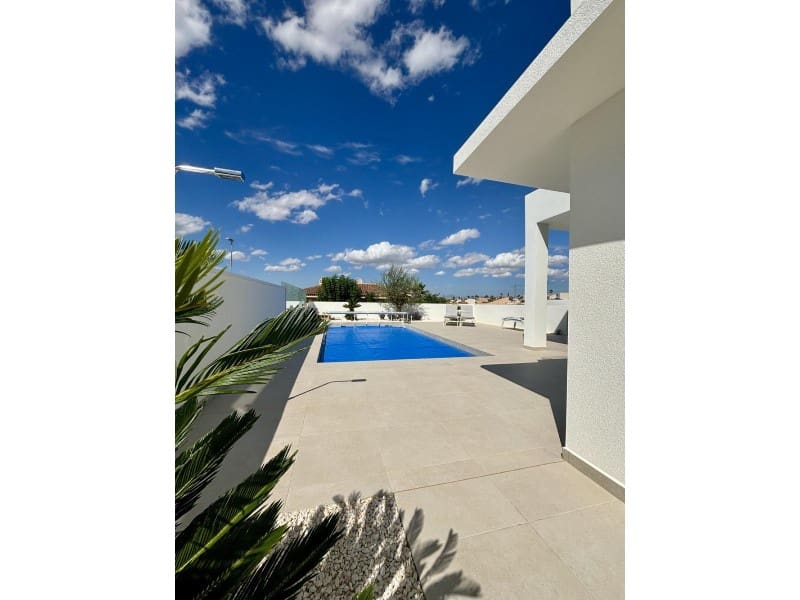 Chalet de 3 habitaciones en Benijófar en venta con piscina - 478.732 € (Ref: 8580288)