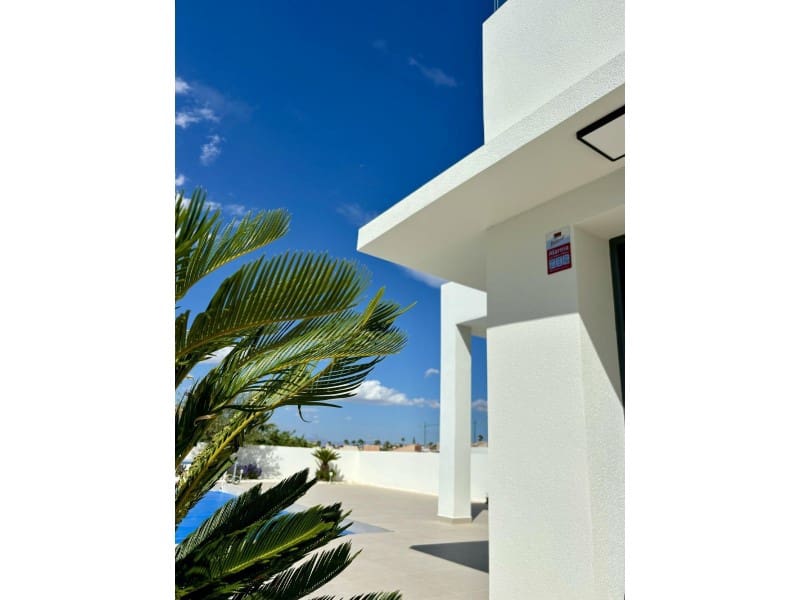 Chalet de 3 habitaciones en Benijófar en venta con piscina - 478.732 € (Ref: 8580288)