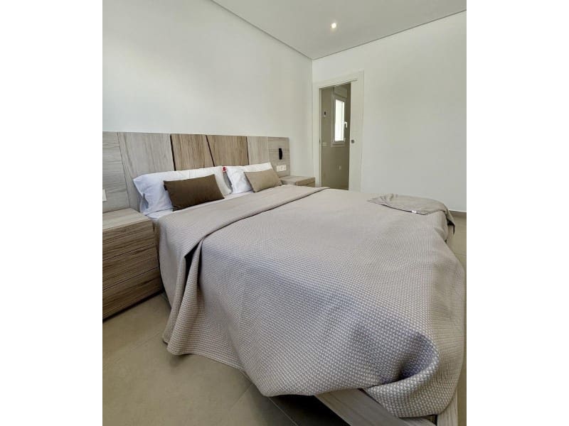 Chalet de 3 habitaciones en Benijófar en venta con piscina - 478.732 € (Ref: 8580288)