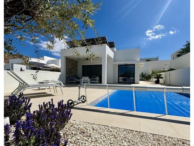 Chalet de 3 habitaciones en Benijófar en venta con piscina - 478.732 € (Ref: 8580288)