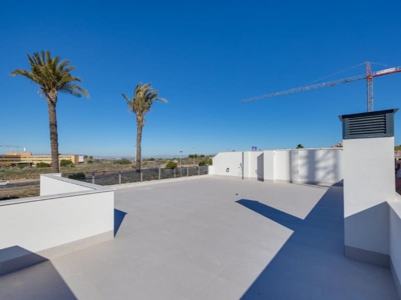 3 bedroom Villa for sale in Torrevieja with pool garage - € 585,000 (Ref: 8780405)