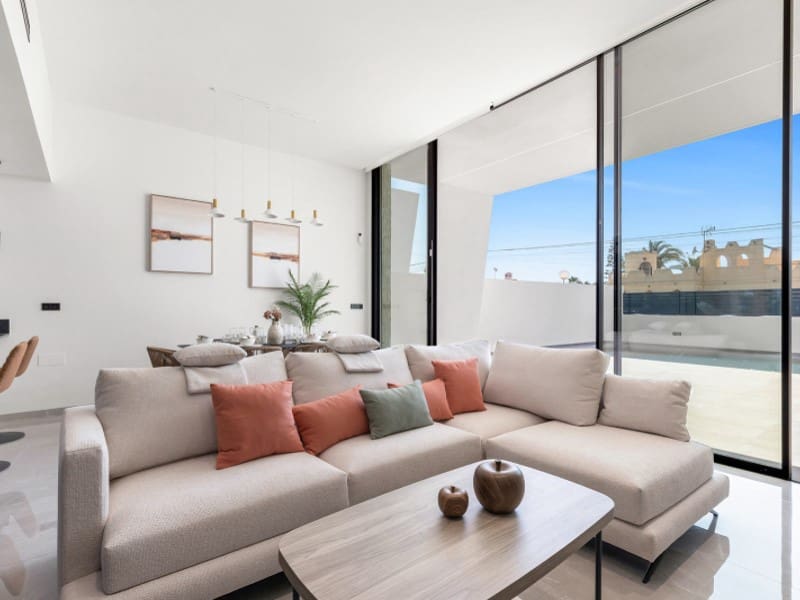 3 slaapkamer Villa te koop in Torrevieja met zwembad - € 700.000 (Ref: 8834478)