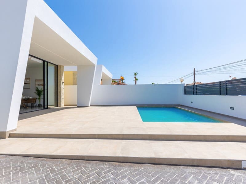 3 slaapkamer Villa te koop in Torrevieja met zwembad - € 700.000 (Ref: 8834478)