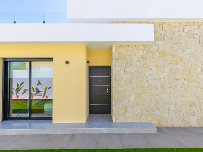 3 slaapkamer Villa te koop in Torrevieja met zwembad - € 700.000 (Ref: 8834478)