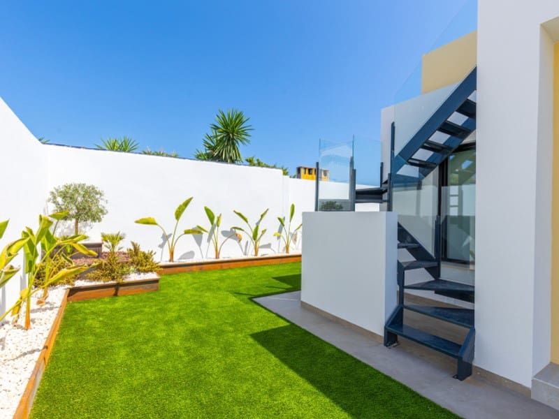 3 slaapkamer Villa te koop in Torrevieja met zwembad - € 700.000 (Ref: 8834478)