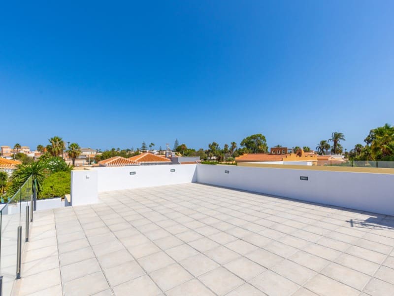 3 slaapkamer Villa te koop in Torrevieja met zwembad - € 700.000 (Ref: 8834478)