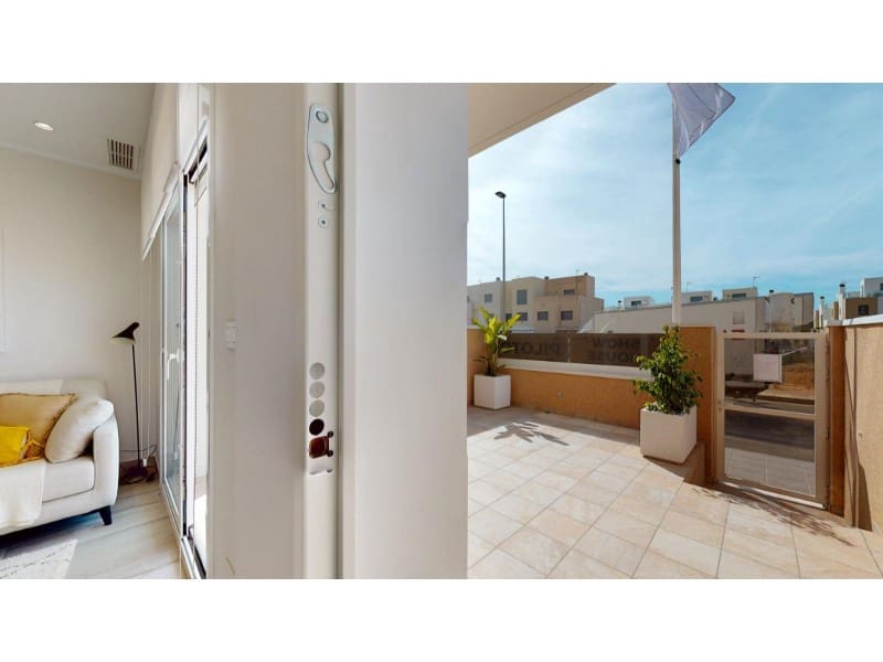 Chalet de 3 habitaciones en Pilar de la Horadada en venta con piscina - 379.900 € (Ref: 8862202)