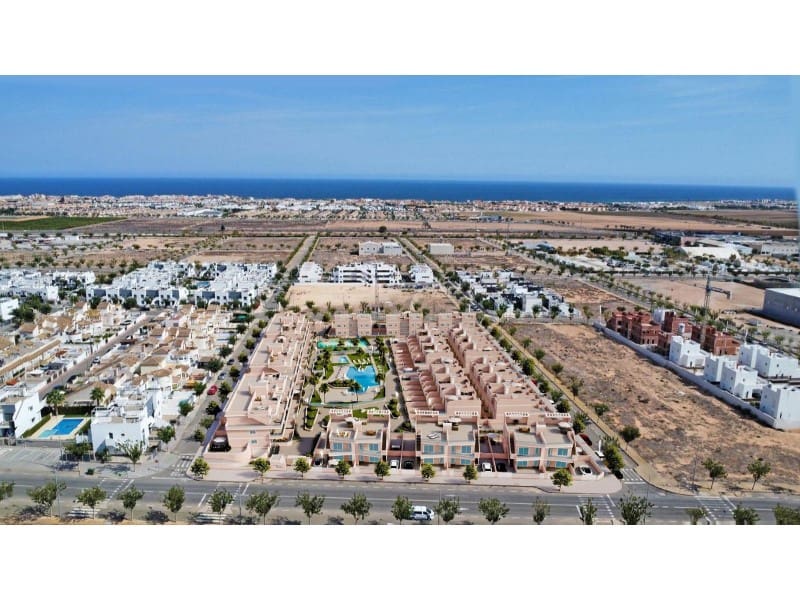 Apartamento de 3 habitaciones en Pilar de la Horadada en venta con piscina - 279.900 € (Ref: 8862207)