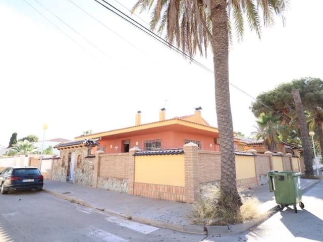 5 soverom Villa til salgs i Cabo Roig, Orihuela med svømmebasseng garasje - € 760 000 (Ref: 8862259)