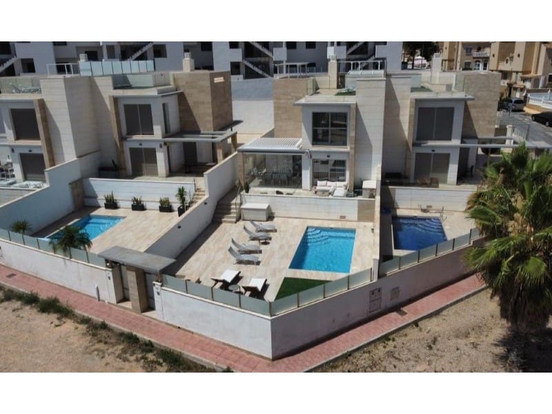 4 soveværelse Villa til salg i Orihuela Costa med swimmingpool - € 499.995 (Ref: 8902455)