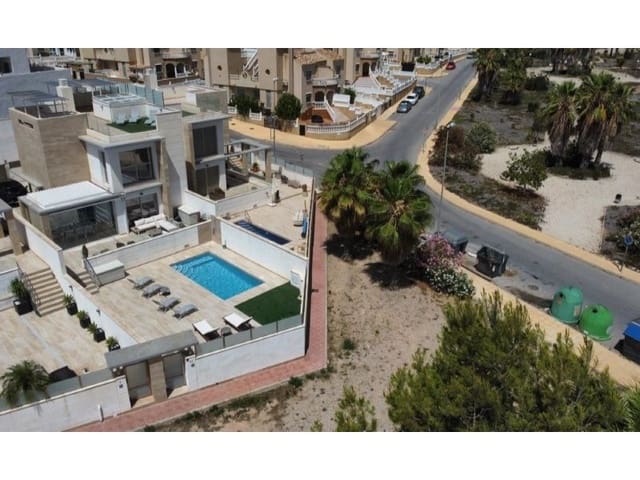 4 soveværelse Villa til salg i Las Filipinas med swimmingpool - € 499.995 (Ref: 8902455)