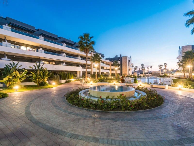 4 sypialnia Penthouse na sprzedaż w Playa Flamenca z basenem - 829 700 € (Ref: 8935319)