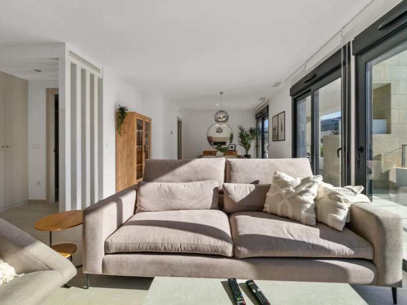 4 sypialnia Penthouse na sprzedaż w Playa Flamenca z basenem - 829 700 € (Ref: 8935319)