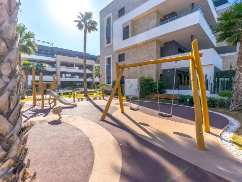 4 sypialnia Penthouse na sprzedaż w Playa Flamenca z basenem - 829 700 € (Ref: 8935319)