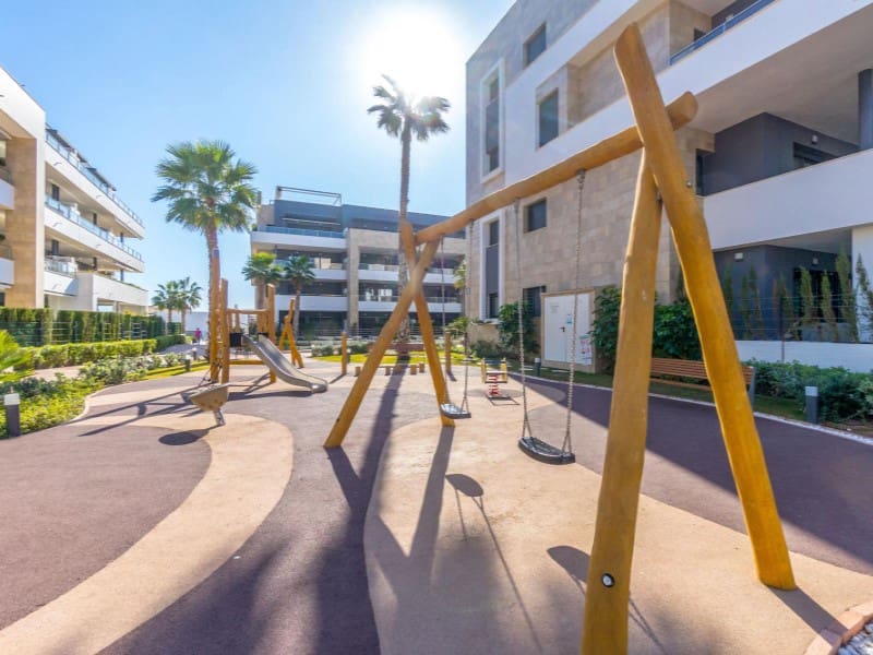 4 sypialnia Penthouse na sprzedaż w Playa Flamenca z basenem - 829 700 € (Ref: 8935319)