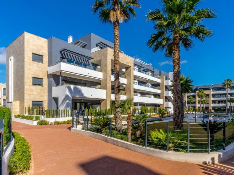 4 sypialnia Penthouse na sprzedaż w Playa Flamenca z basenem - 829 700 € (Ref: 8935319)