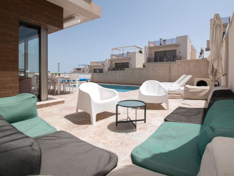 5 Zimmer Villa zu verkaufen in Orihuela Costa mit Pool - 560.000 € (Ref: 8937448)