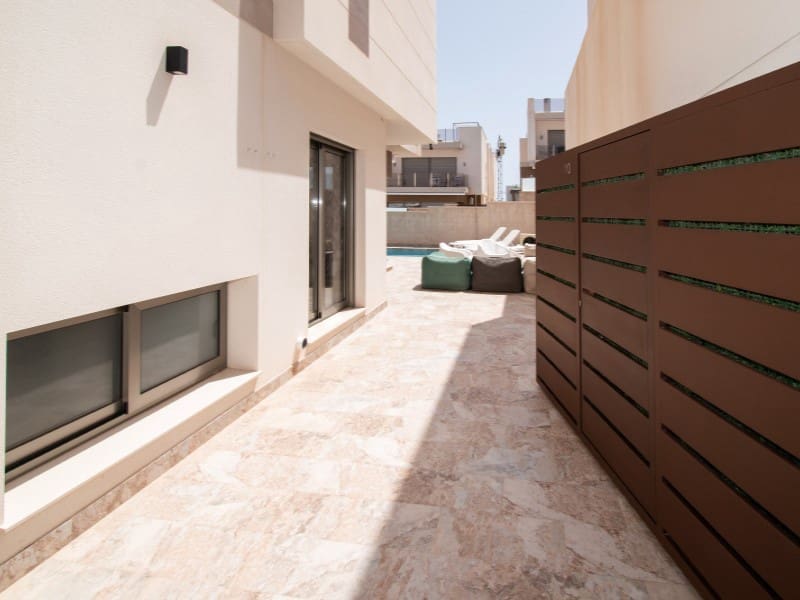 5 Zimmer Villa zu verkaufen in Orihuela Costa mit Pool - 560.000 € (Ref: 8937448)