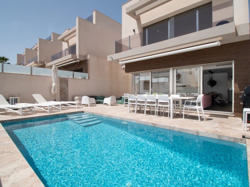 5 Zimmer Villa zu verkaufen in Orihuela Costa mit Pool - 560.000 € (Ref: 8937448)
