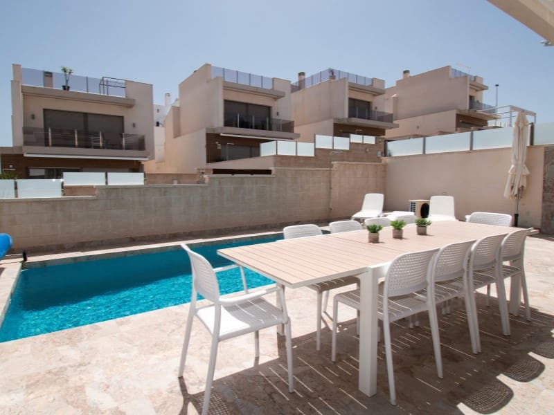 5 Zimmer Villa zu verkaufen in Orihuela Costa mit Pool - 560.000 € (Ref: 8937448)