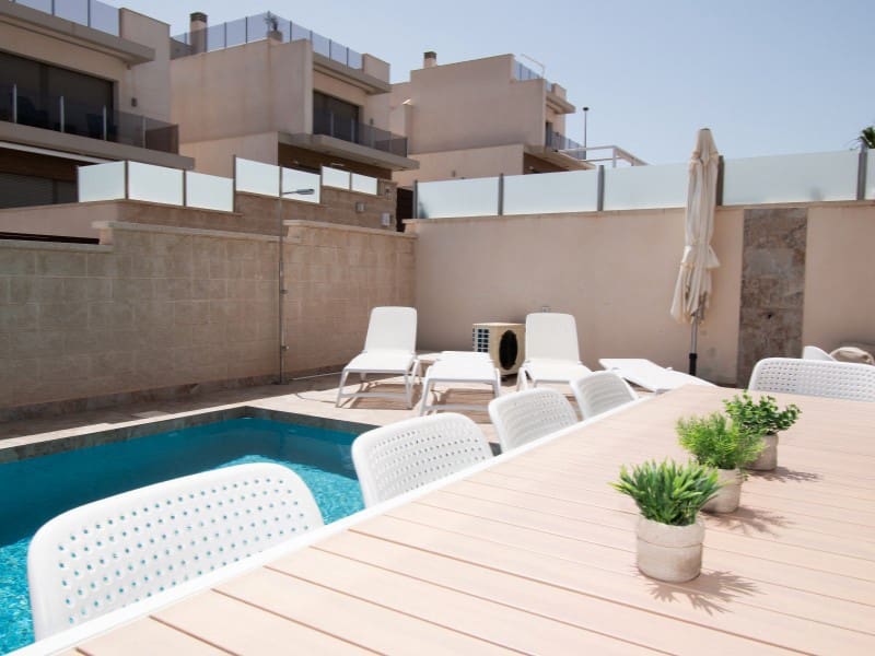 5 Zimmer Villa zu verkaufen in Orihuela Costa mit Pool - 560.000 € (Ref: 8937448)