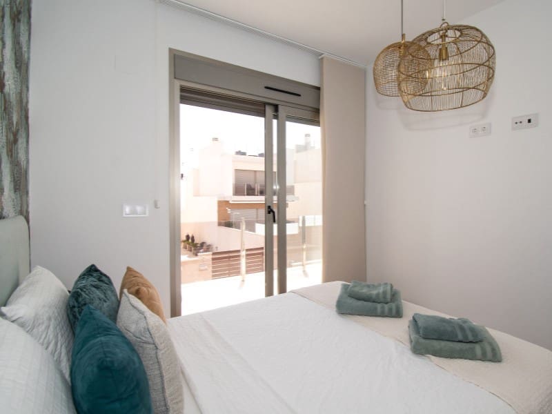 5 Zimmer Villa zu verkaufen in Orihuela Costa mit Pool - 560.000 € (Ref: 8937448)