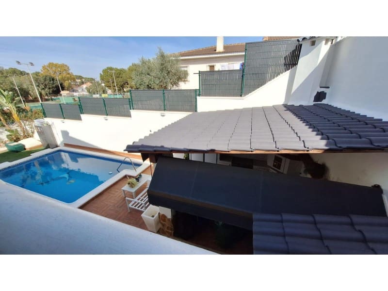 4 bedroom Villa for sale in Torrevieja with pool - € 490,000 (Ref: 8937456)