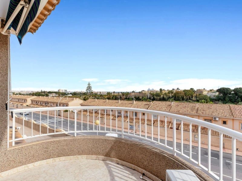 5 soverom Villa til salgs i Torrevieja med svømmebasseng - € 395 000 (Ref: 8937457)