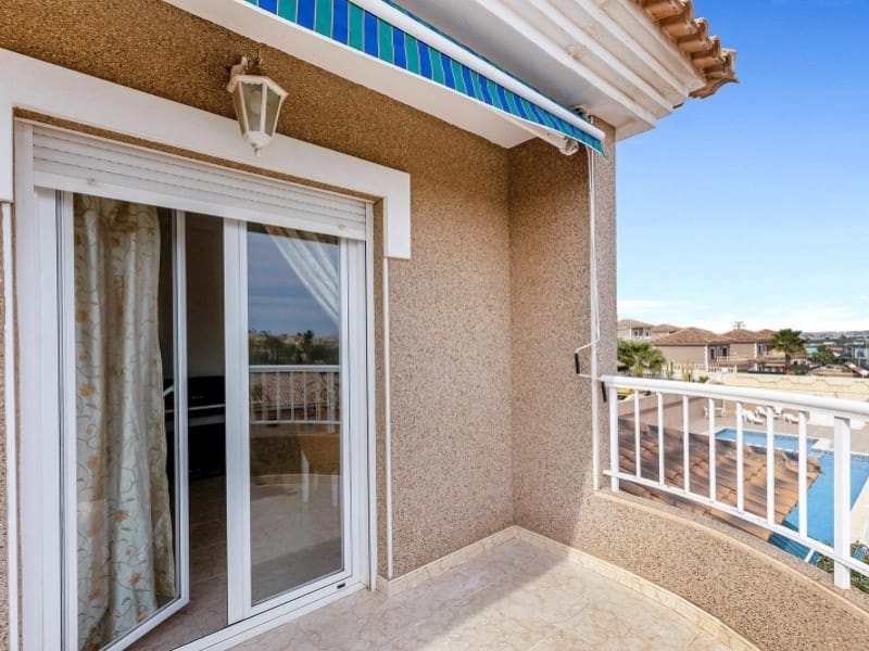 5 soverom Villa til salgs i Torrevieja med svømmebasseng - € 395 000 (Ref: 8937457)